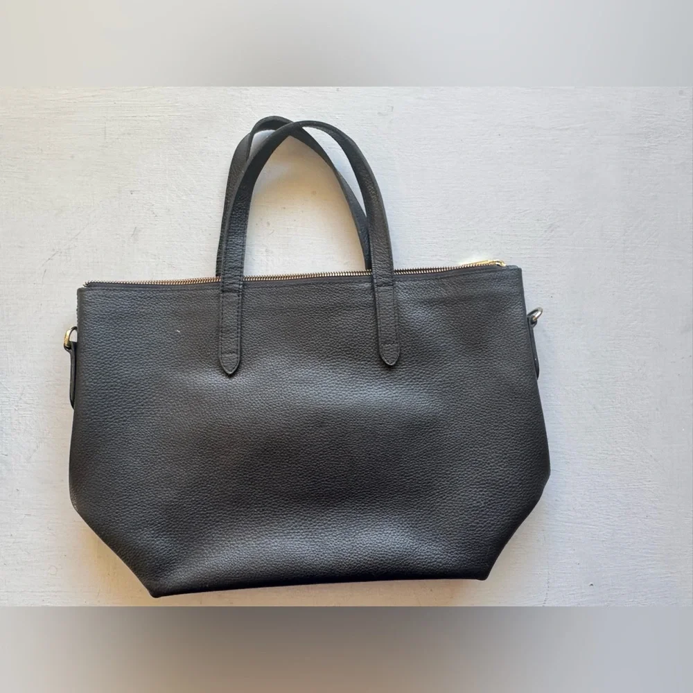 Cuyana Cuyana Leather Zippered Tote in Black Pebbled Leather - Picture 5 of 12
